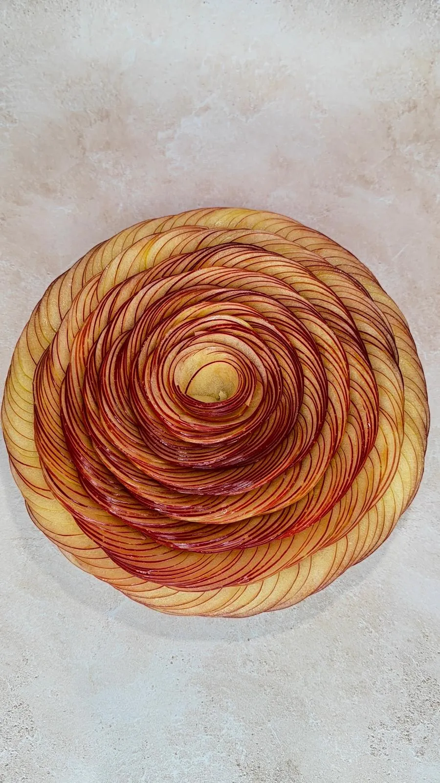 Tarte aux pommes en rosace, vue de dessus